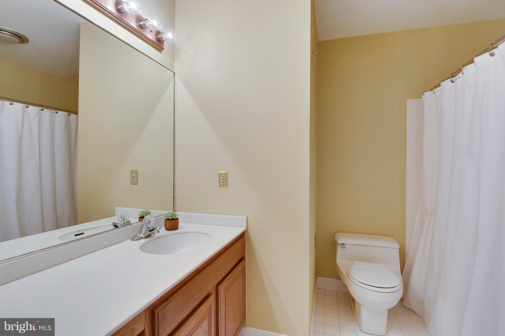1800 Hidden Point Road Annapolis, MD 21409 - Photo 20 of 30 Full Bath off of Sitting Room (Full Bath #3)