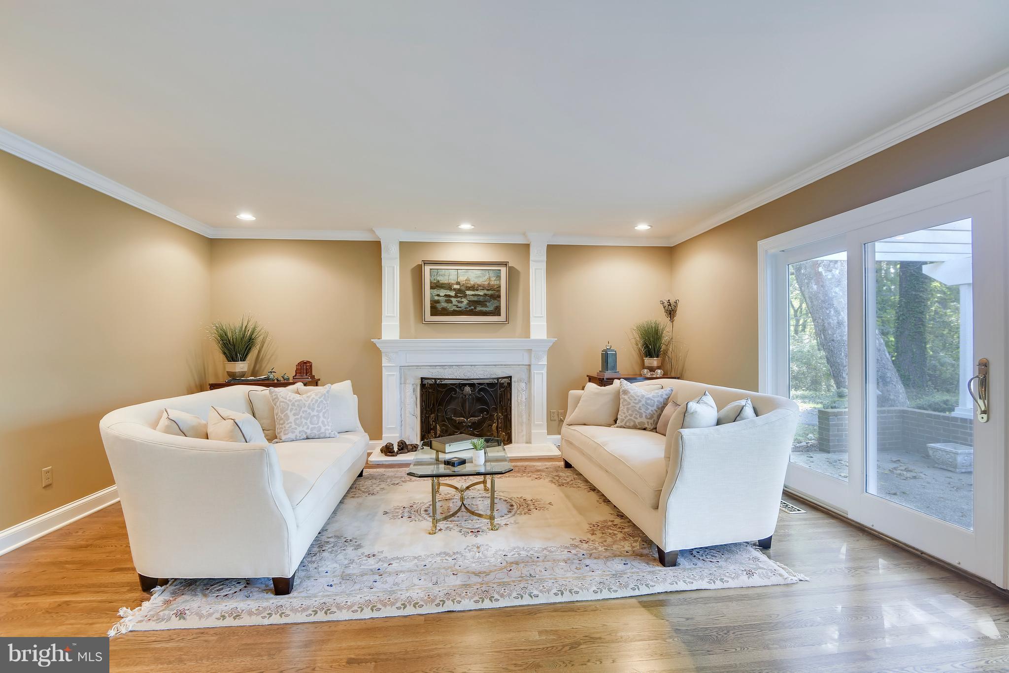 1800 Hidden Point Road Annapolis, MD 21409 - Photo 4 of 30 Living Room