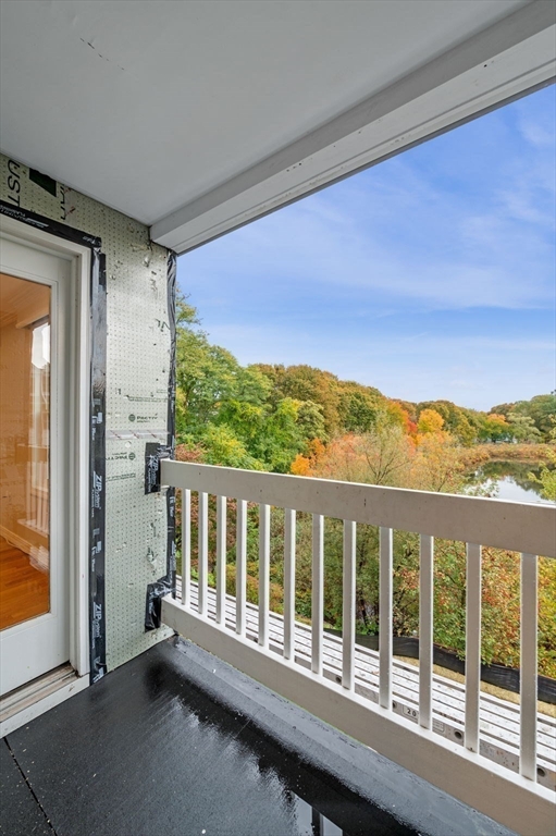 212 Humphrey Street, Unit 205 Marblehead, MA 01945 - Photo 26 of 34