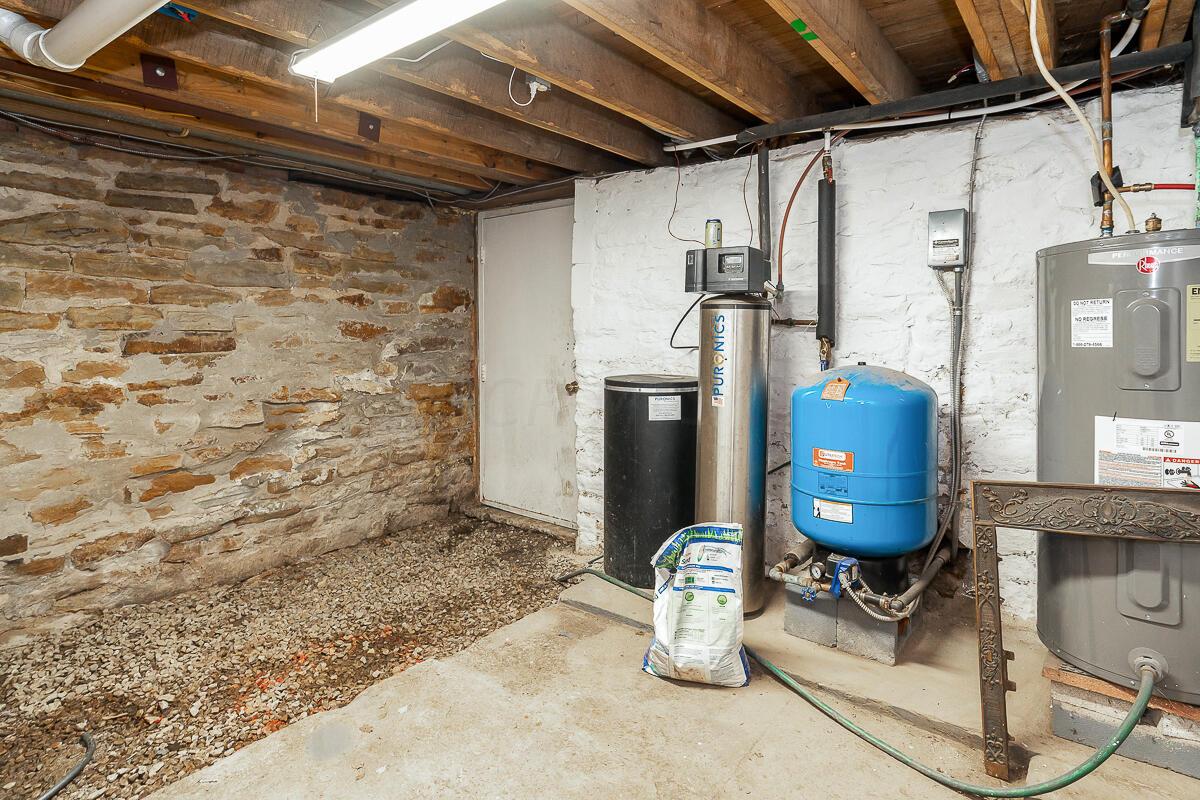 107 Price Road Columbus, OH 43230 - Photo 24 of 36 Basement with walk-out