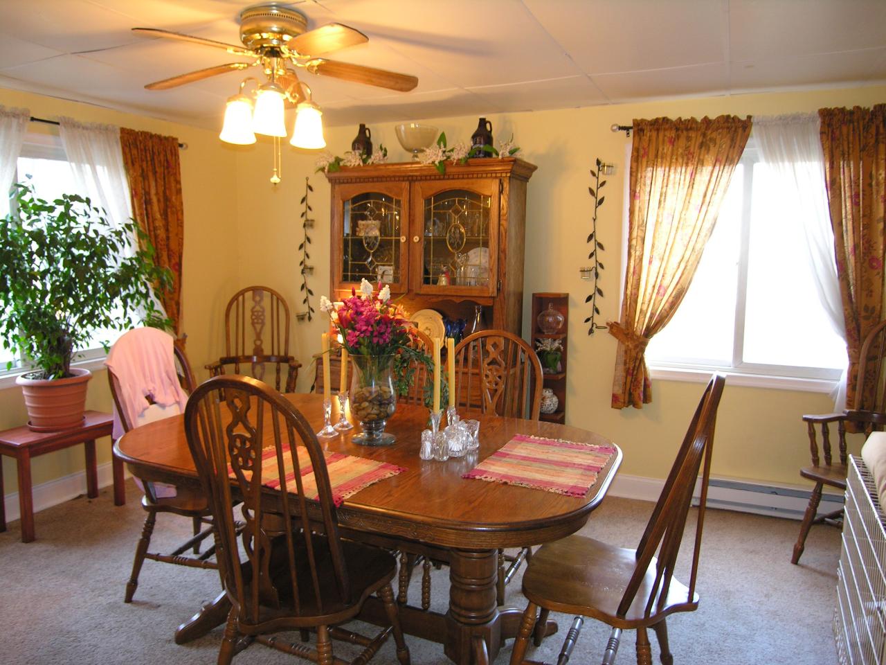 207 Beech Ridge Drive Pocono Summit, PA 18346 - Photo 4 of 5 Dinning Room