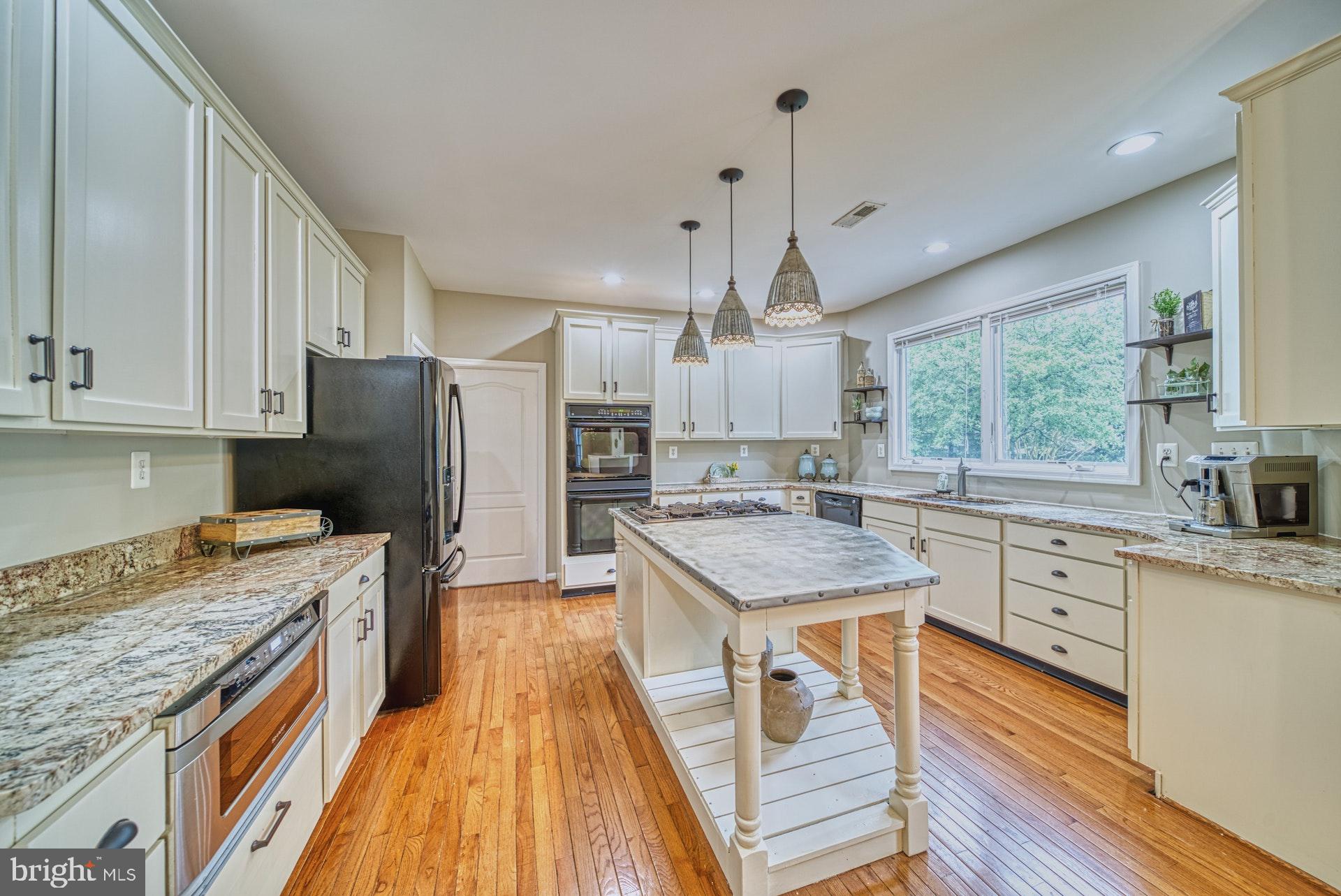 1321 Gatesmeadow Way Reston, VA 20194 - Photo 5 of 62 Custom Kitchen Cabinets