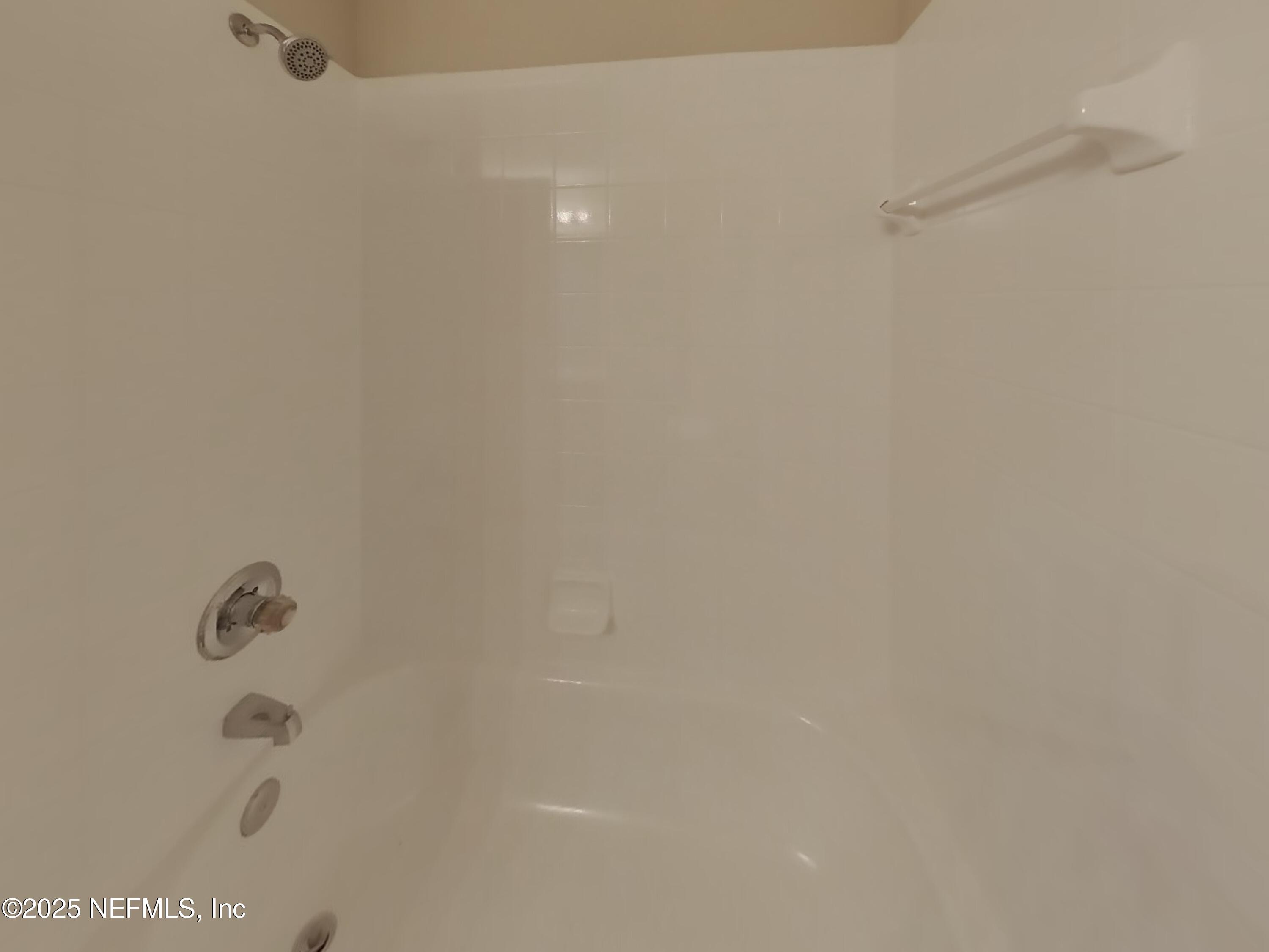 1695 Northglen Circle Middleburg, FL 32068 - Photo 11 of 14 a close up of a shower