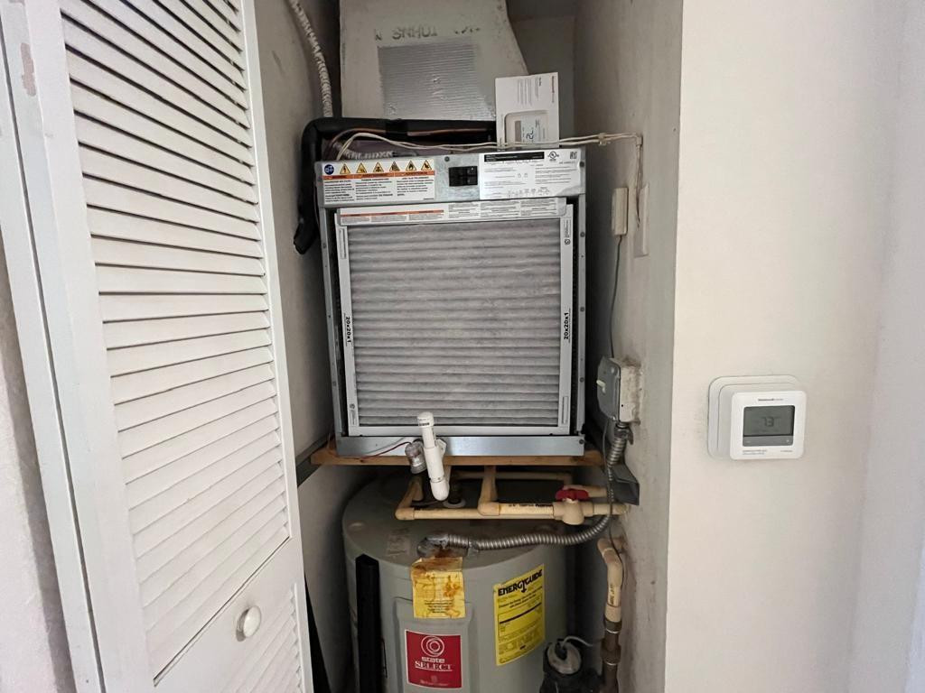 6812 West Sample Road, Unit 6812 Coral Springs, FL 33067 - Photo 19 of 27 a utility room with dryer and washer