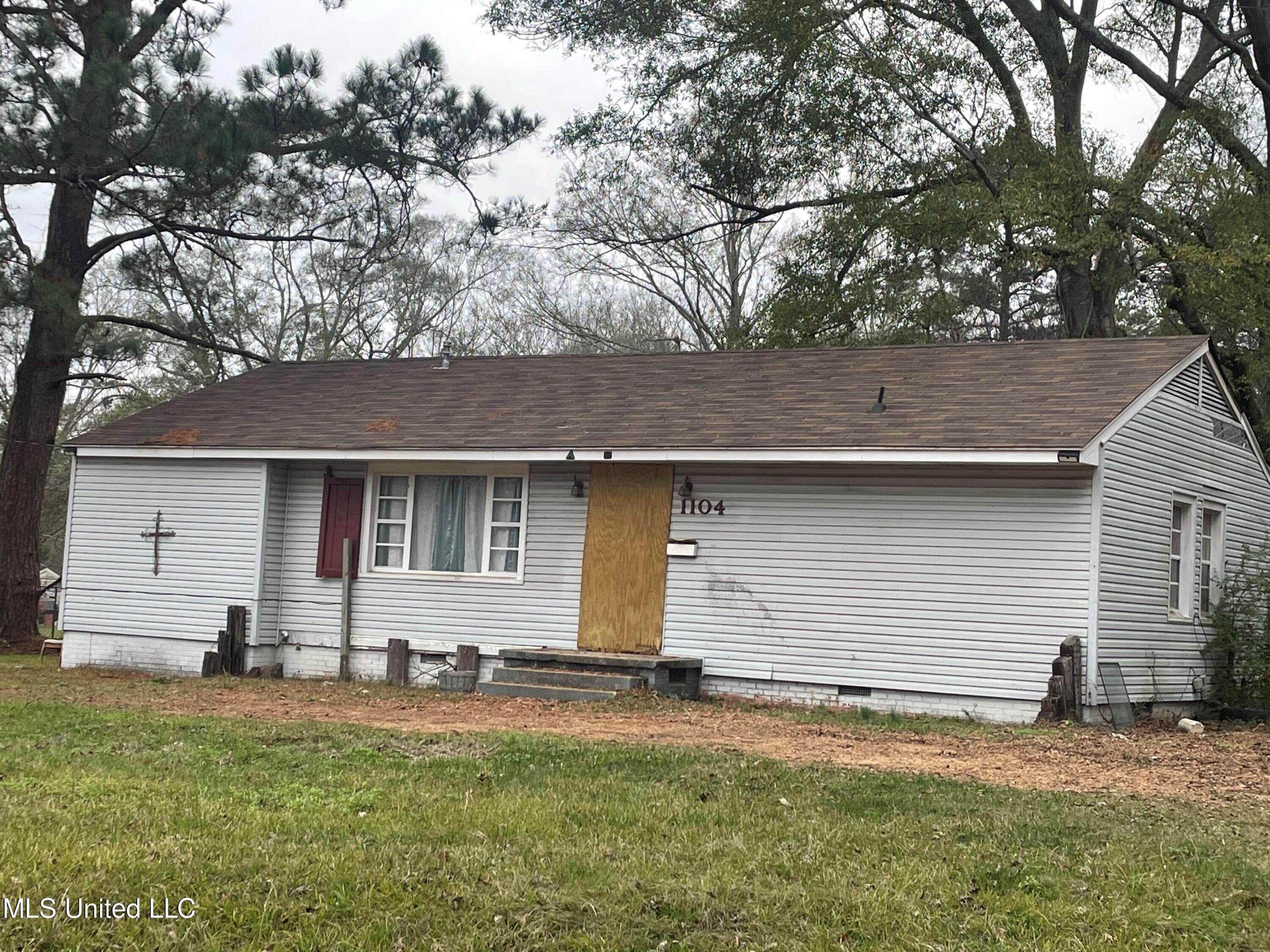 1104 West McDowell Road Jackson, MS 39204 - Photo 1 of 11 1104 W Mcdowell rd