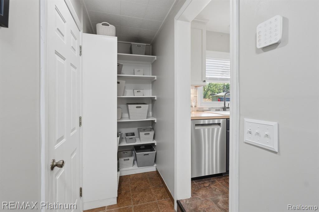 1612 South Hughes Road Brighton, MI 48114 - Photo 18 of 53
