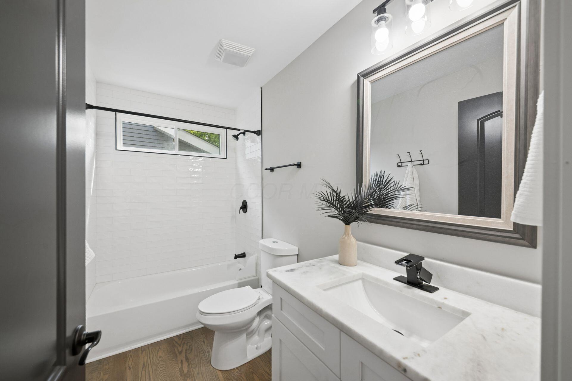 829 Thomas Road Columbus, OH 43212 - Photo 26 of 52 First Floor Full Bath