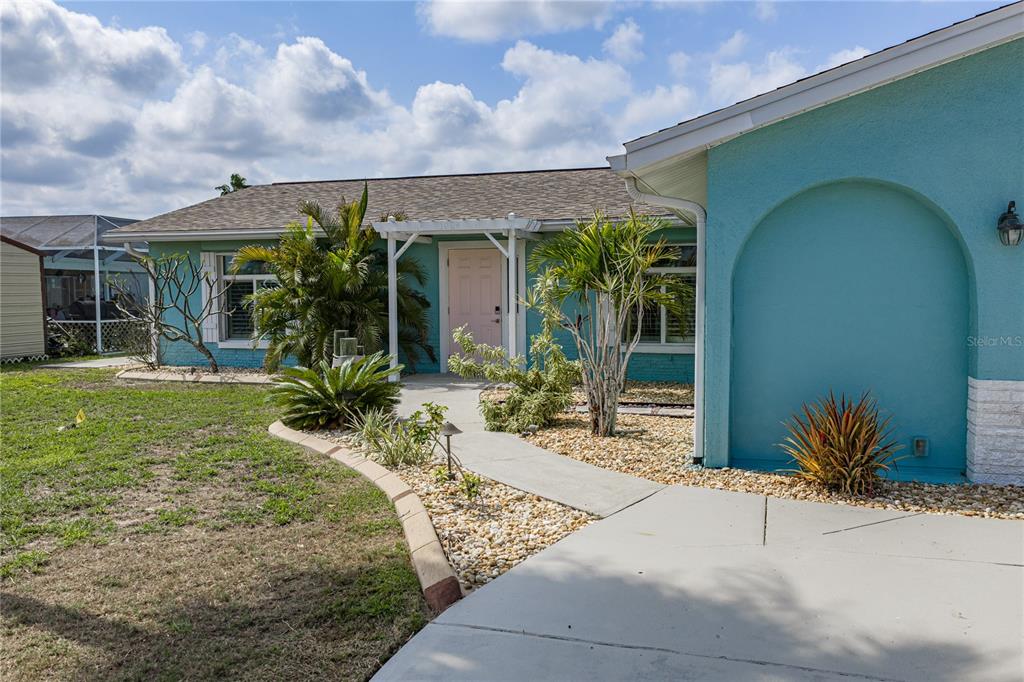 1004 Sago Palm Way Apollo Beach, FL 33572 - Photo 5 of 92