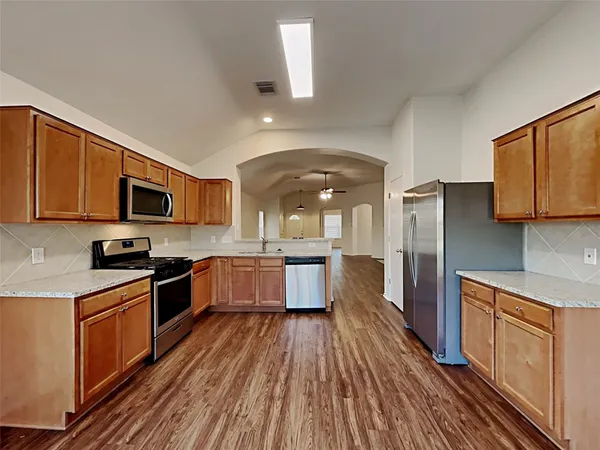 $2,125 | 20111 Niagara Falls Drive, Tomball, TX 77375