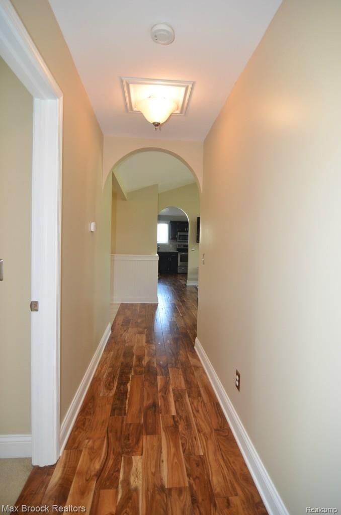 7069 General Squier Road Almont, MI 48003 - Photo 20 of 32 Hallway