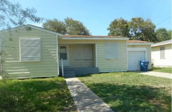 a view of a backyard of the house