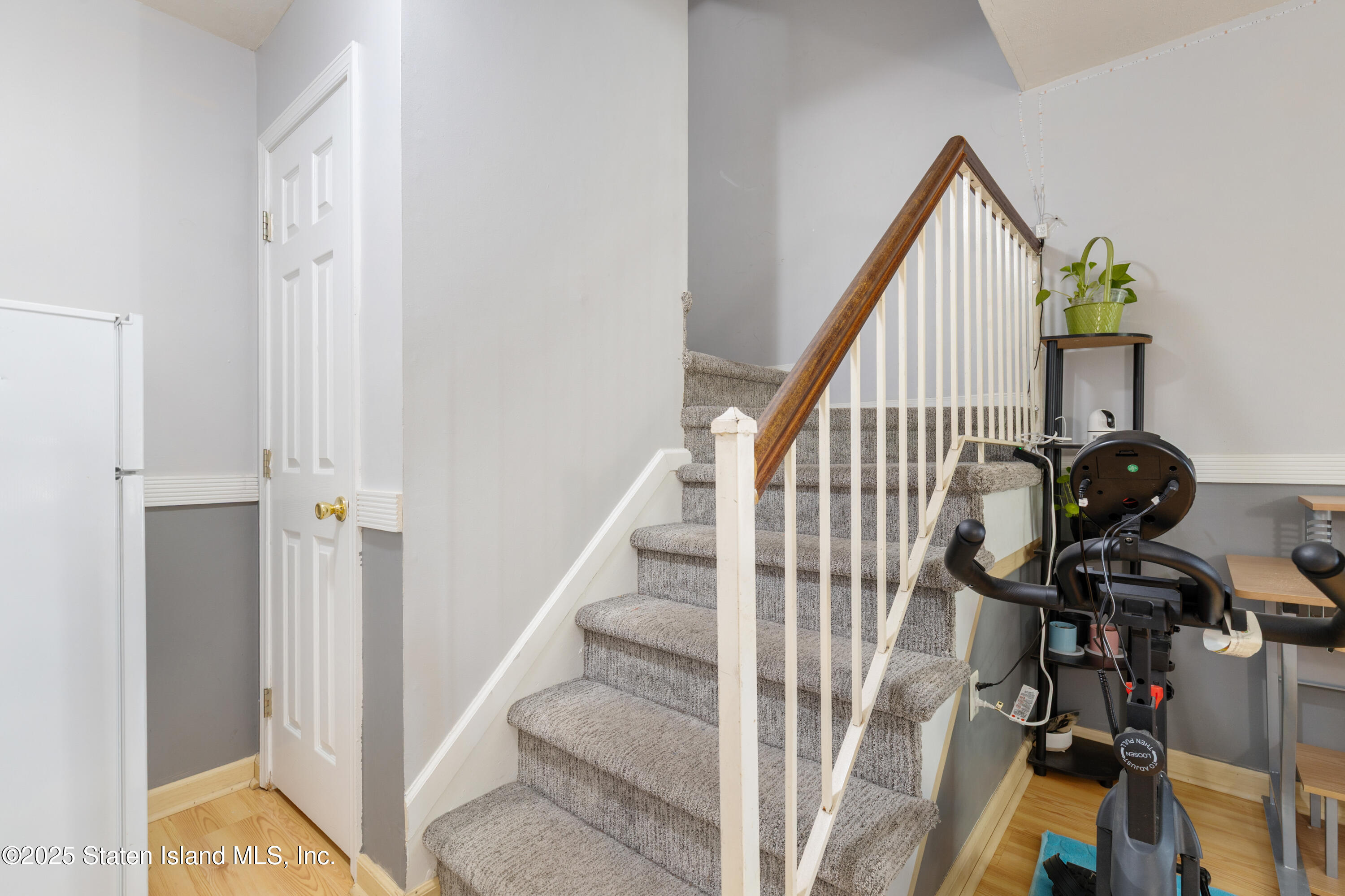 263 Jamie Lane Staten Island, NY 10312 - Photo 12 of 44 a view of a hallway with closet
