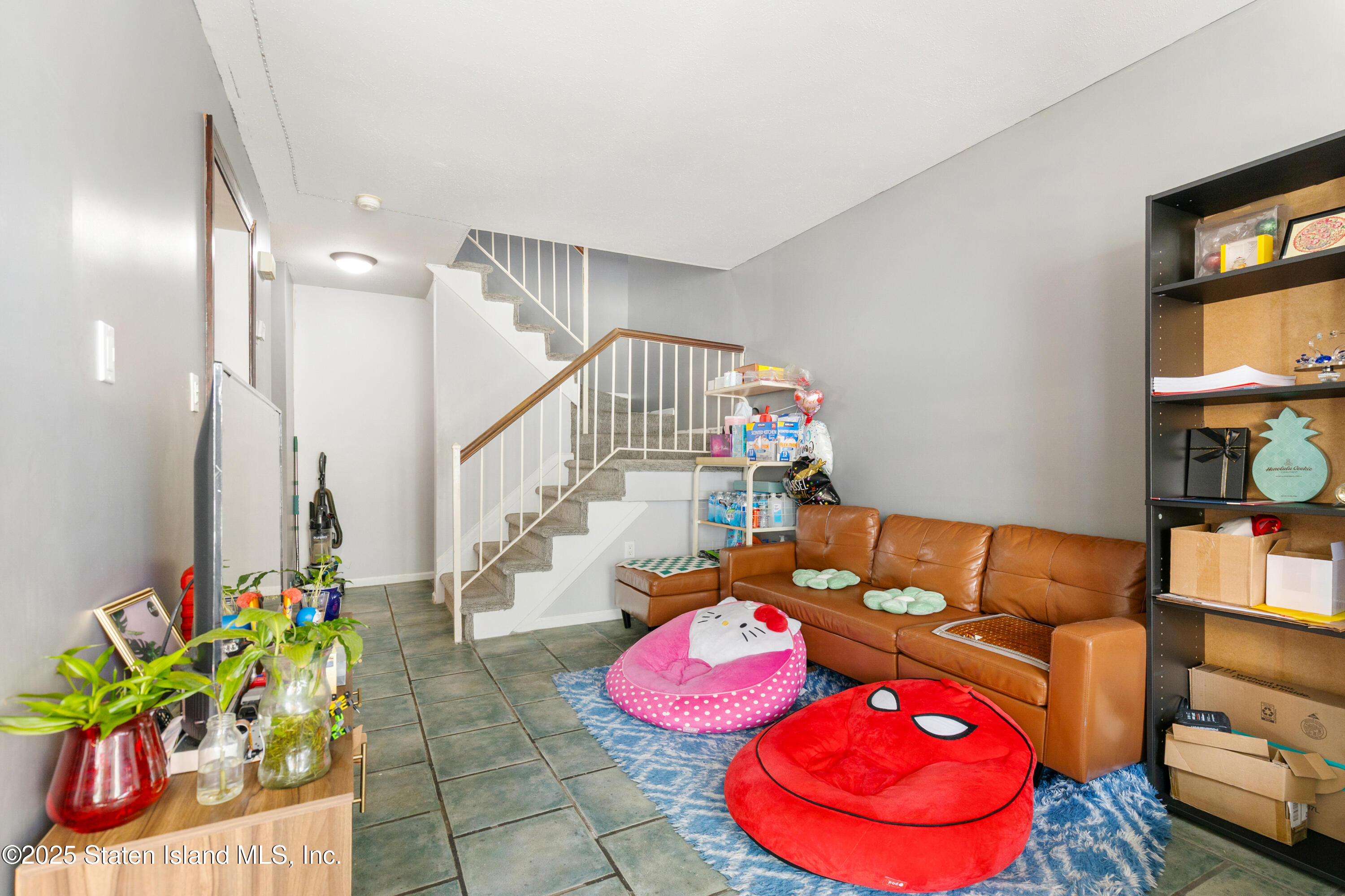 263 Jamie Lane Staten Island, NY 10312 - Photo 16 of 44 a living room with furniture and a potted plant