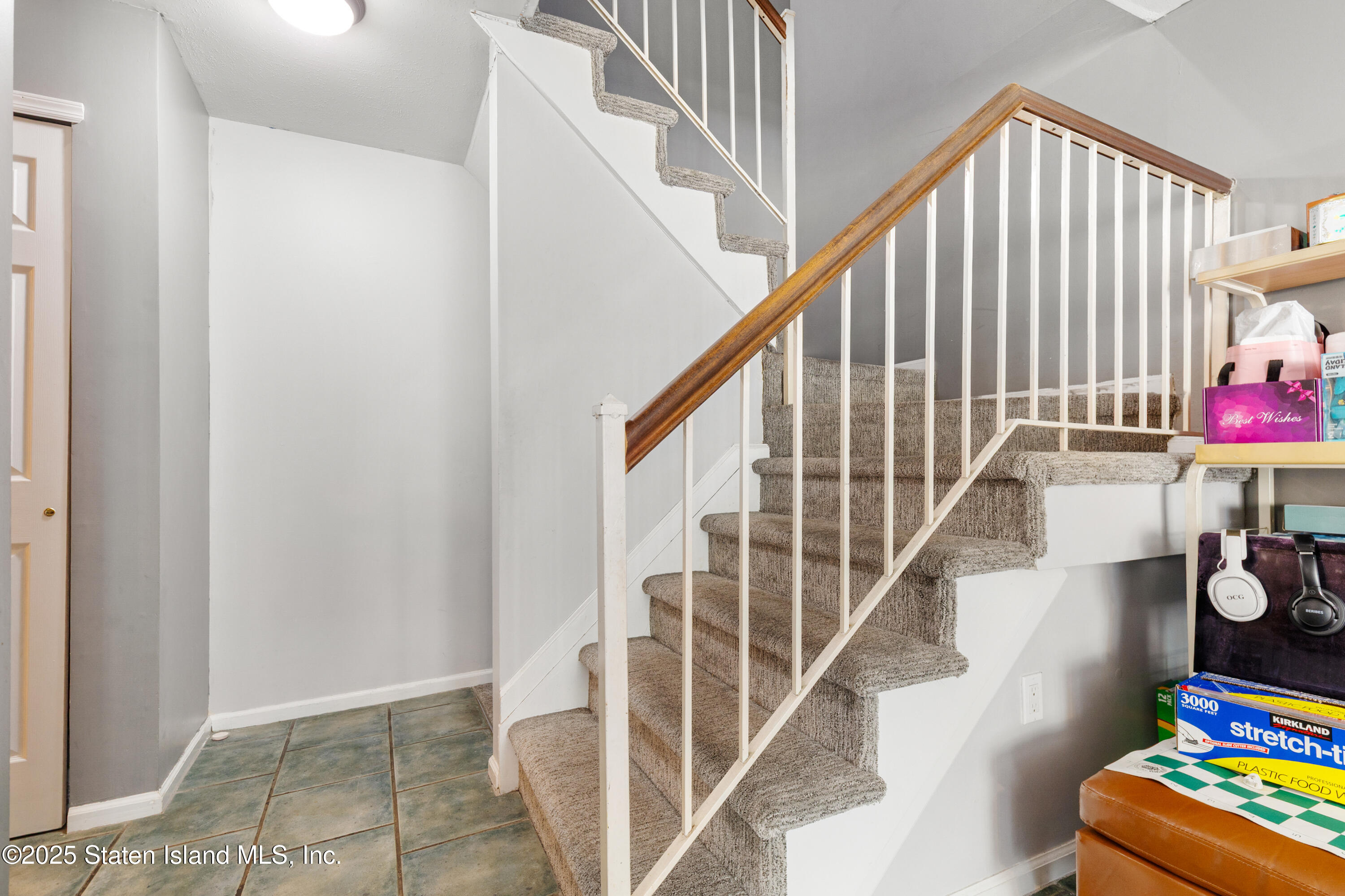 263 Jamie Lane Staten Island, NY 10312 - Photo 27 of 44 a view of entryway and hall