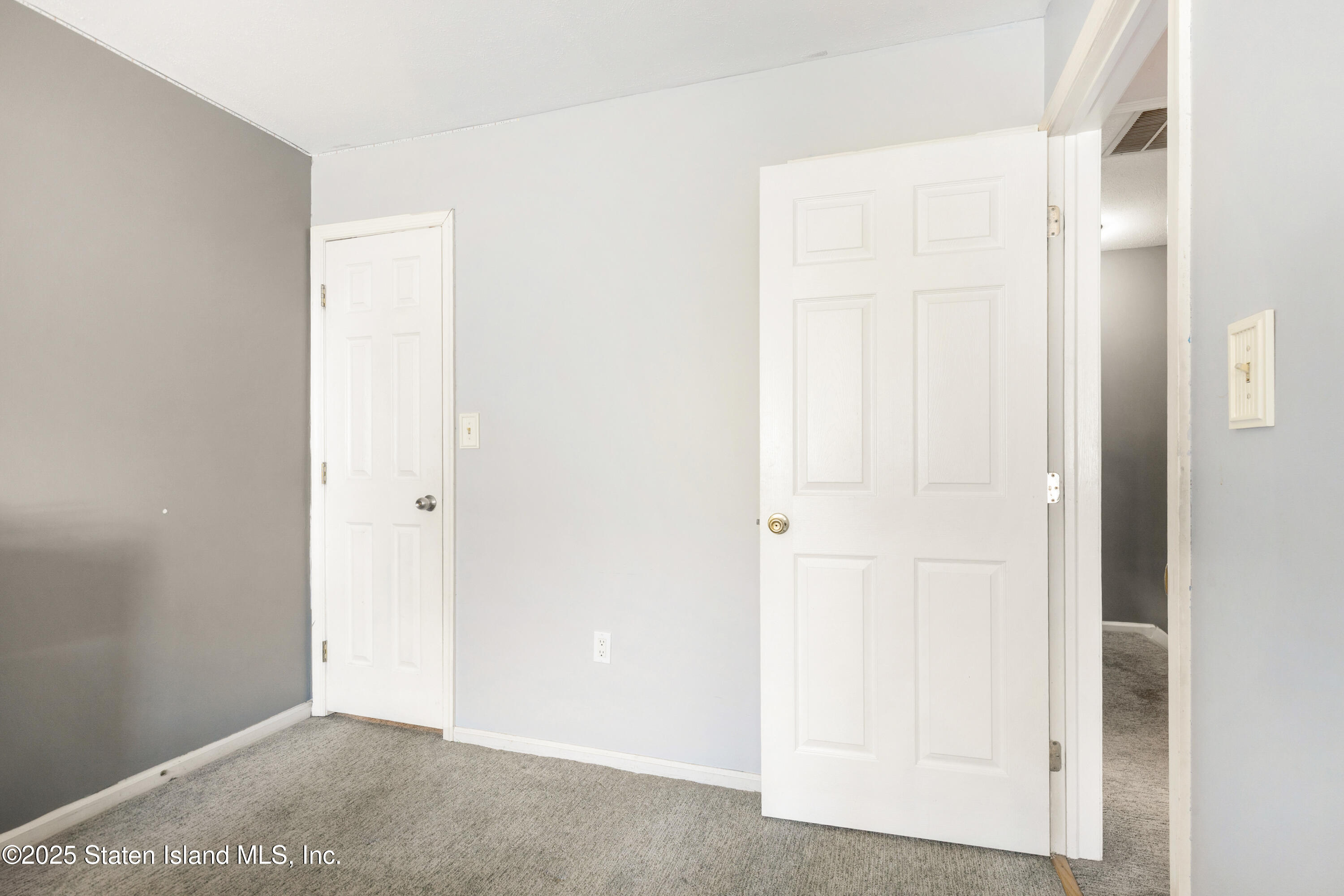 263 Jamie Lane Staten Island, NY 10312 - Photo 31 of 44 a view of an empty room