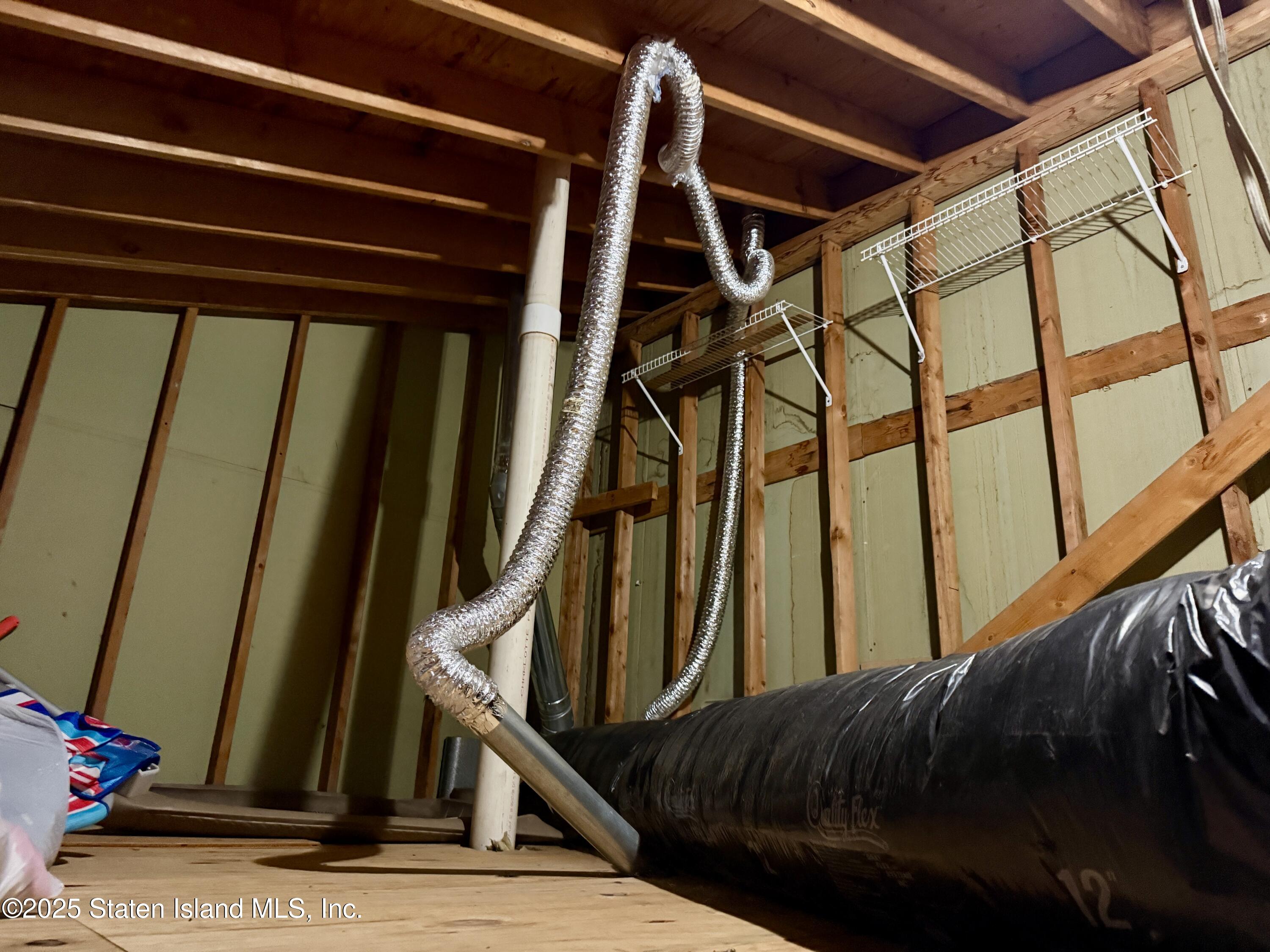 263 Jamie Lane Staten Island, NY 10312 - Photo 39 of 44 a view of stairs