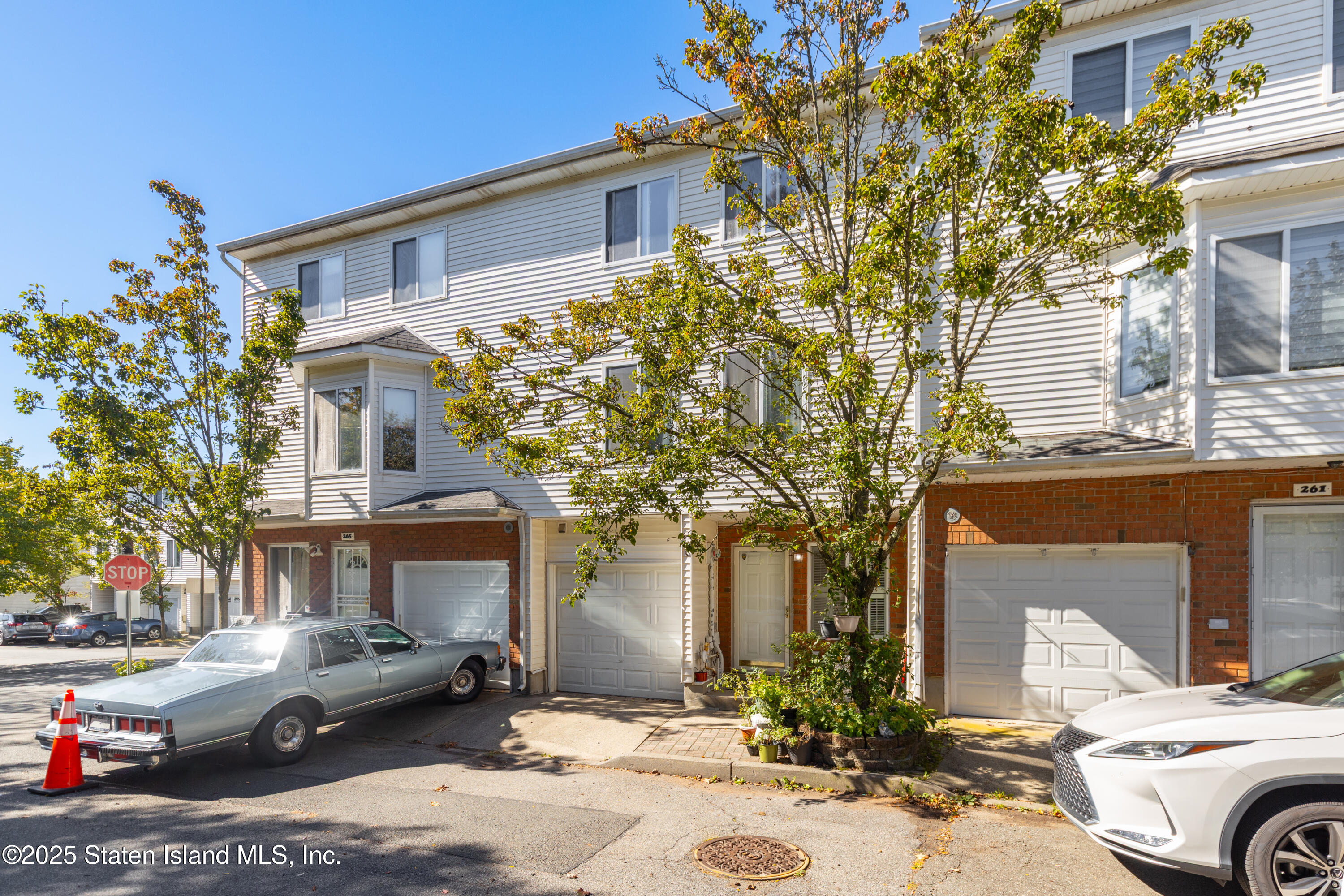 263 Jamie Lane Staten Island, NY 10312 - Photo 4 of 44 a front view of a house with parking space