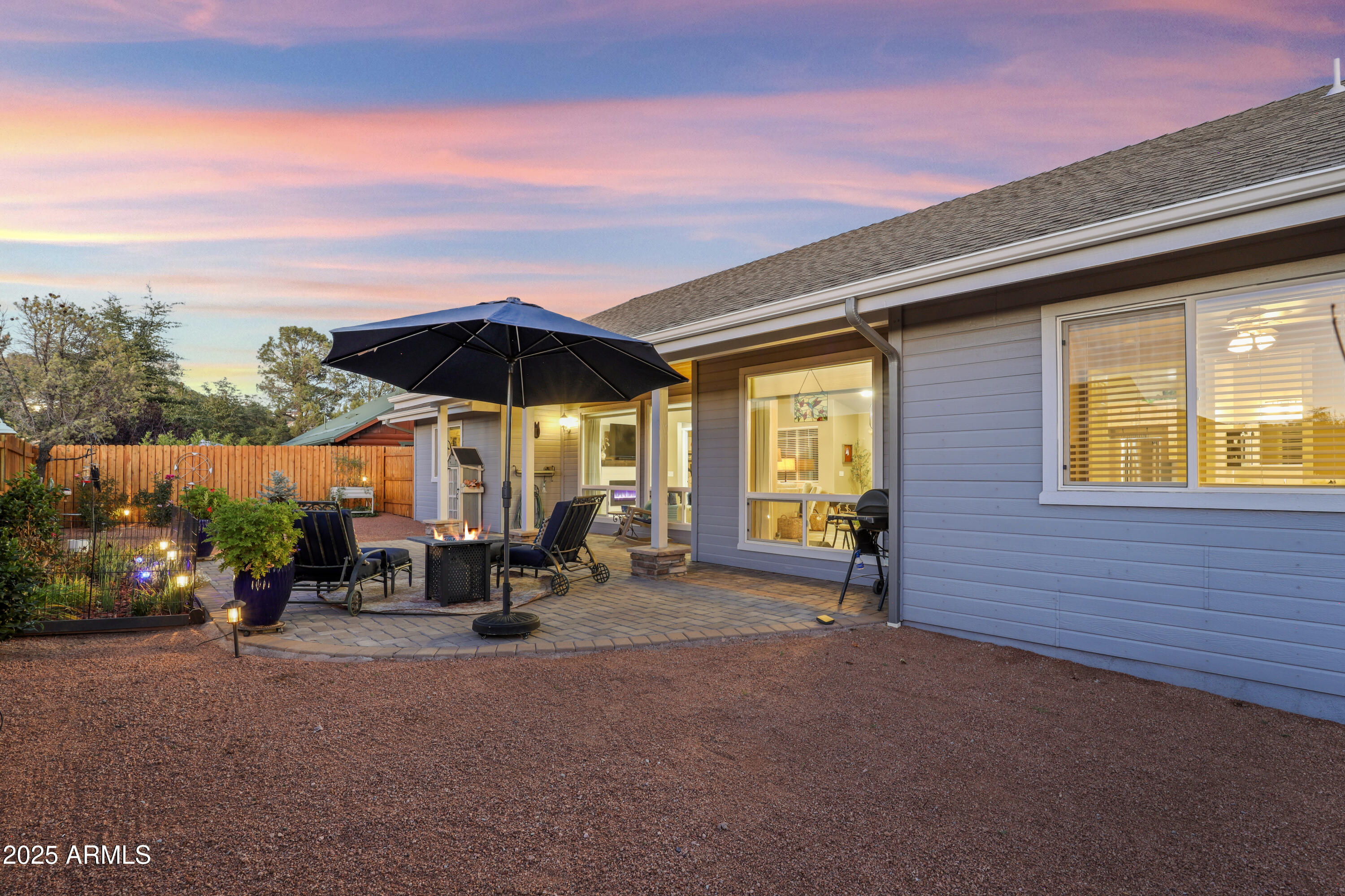 506 North Eagle Ridge Road Payson, AZ 85541 - Photo 29 of 41 a view of a patio with a table under an umbrella