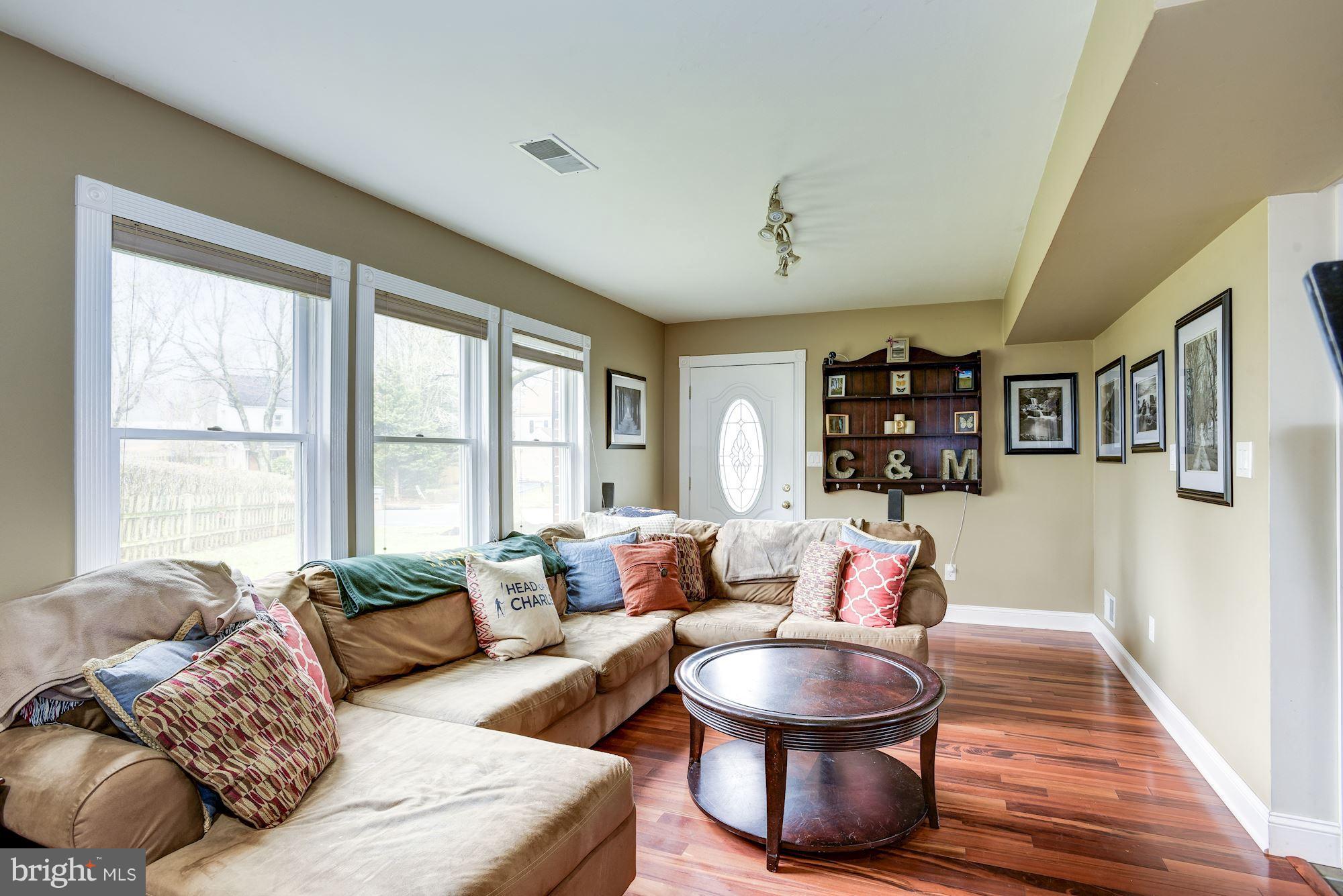 8525 Artillery Road Manassas, VA 20110 - Photo 11 of 24 Living Room