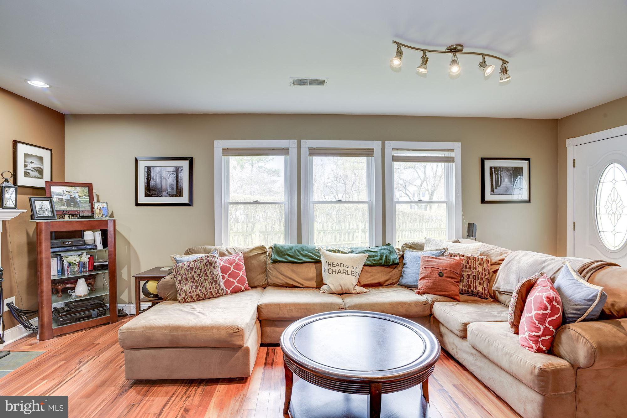 8525 Artillery Road Manassas, VA 20110 - Photo 12 of 24 Living Room