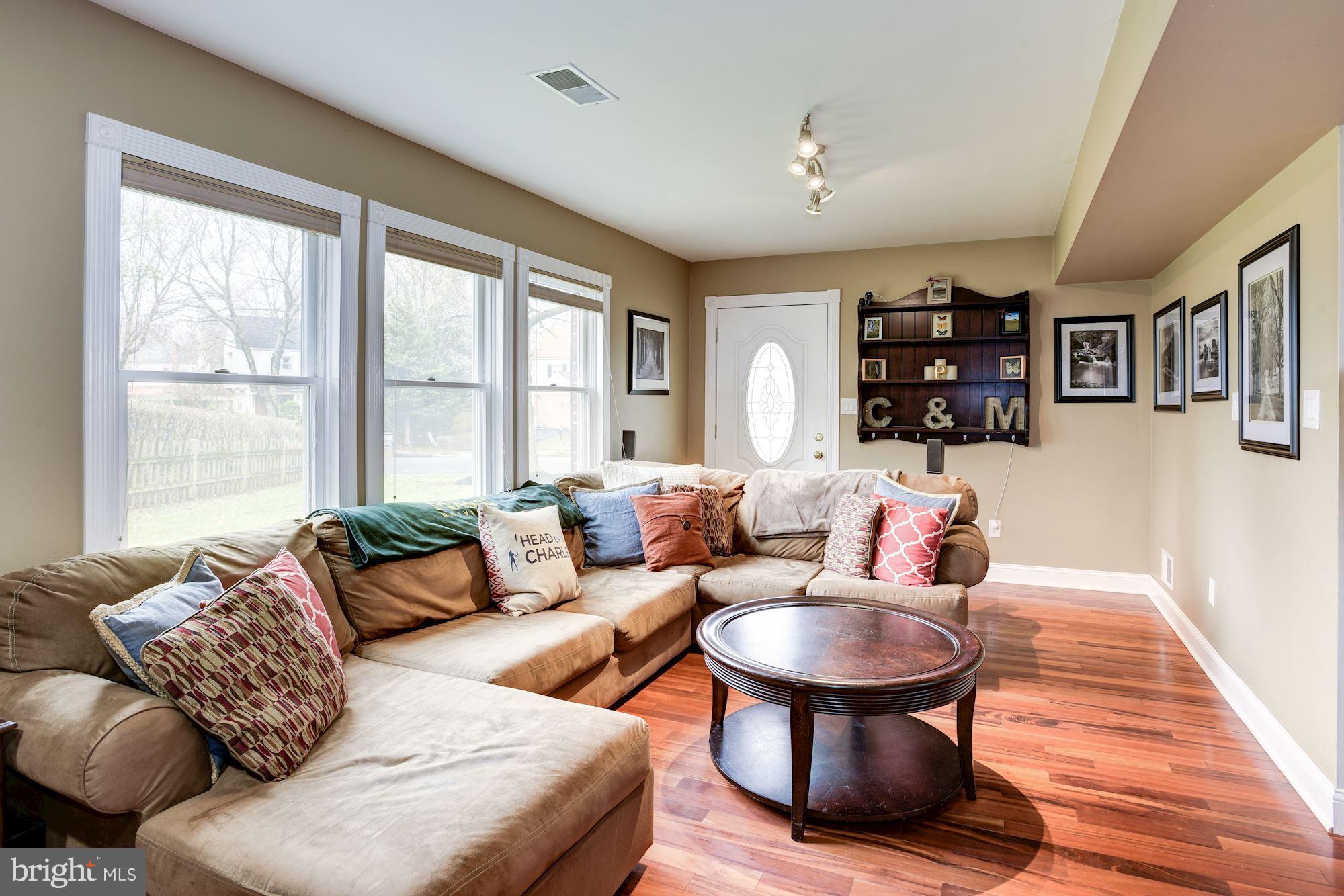8525 Artillery Road Manassas, VA 20110 - Photo 13 of 24 Living Room