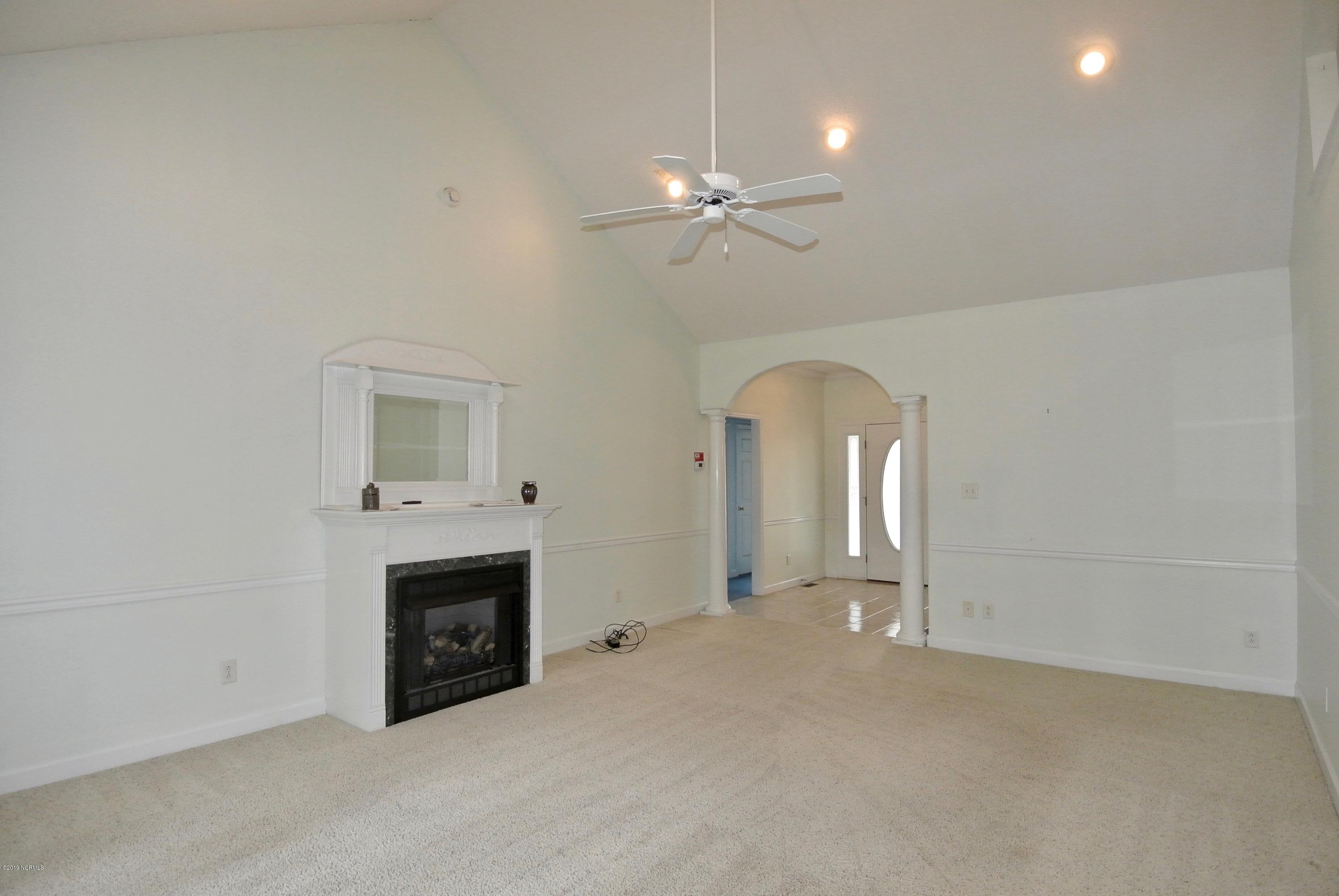 114 Neuchatel Road New Bern, NC 28562 - Photo 5 of 56 Living room