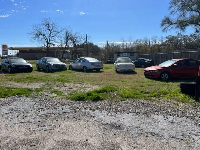 a view of a yard with cars parked