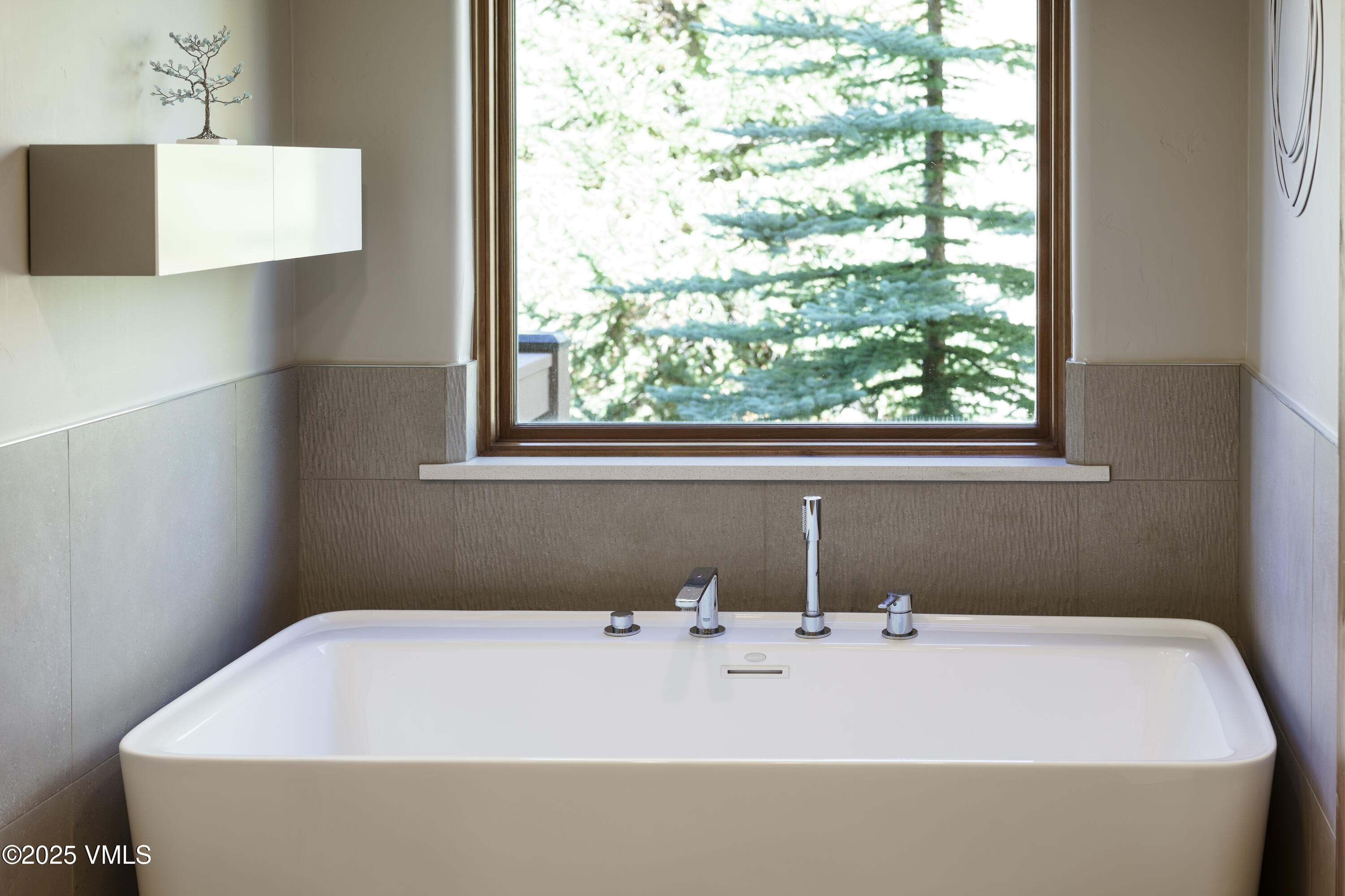 2735 Snowberry Drive, Unit B Vail, CO 81657 - Photo 16 of 48 2735B_Snowberry_Drive_065