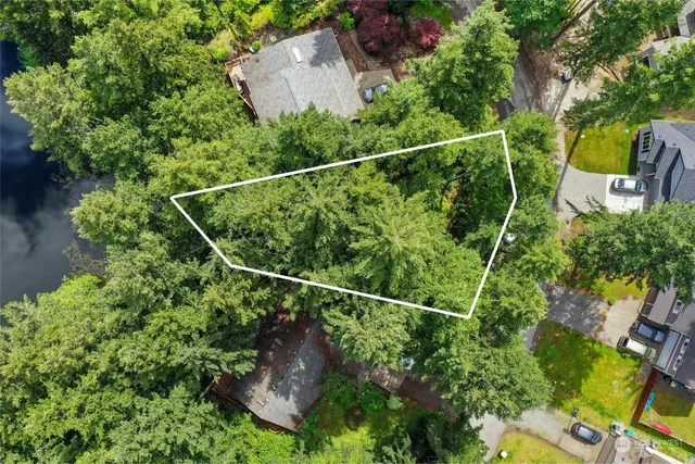 a view of a lake from a yard