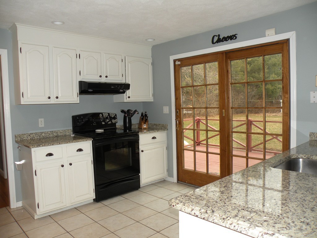 32 Robinson Road Littleton, MA 01460 - Photo 6 of 29 Gallery Image 6