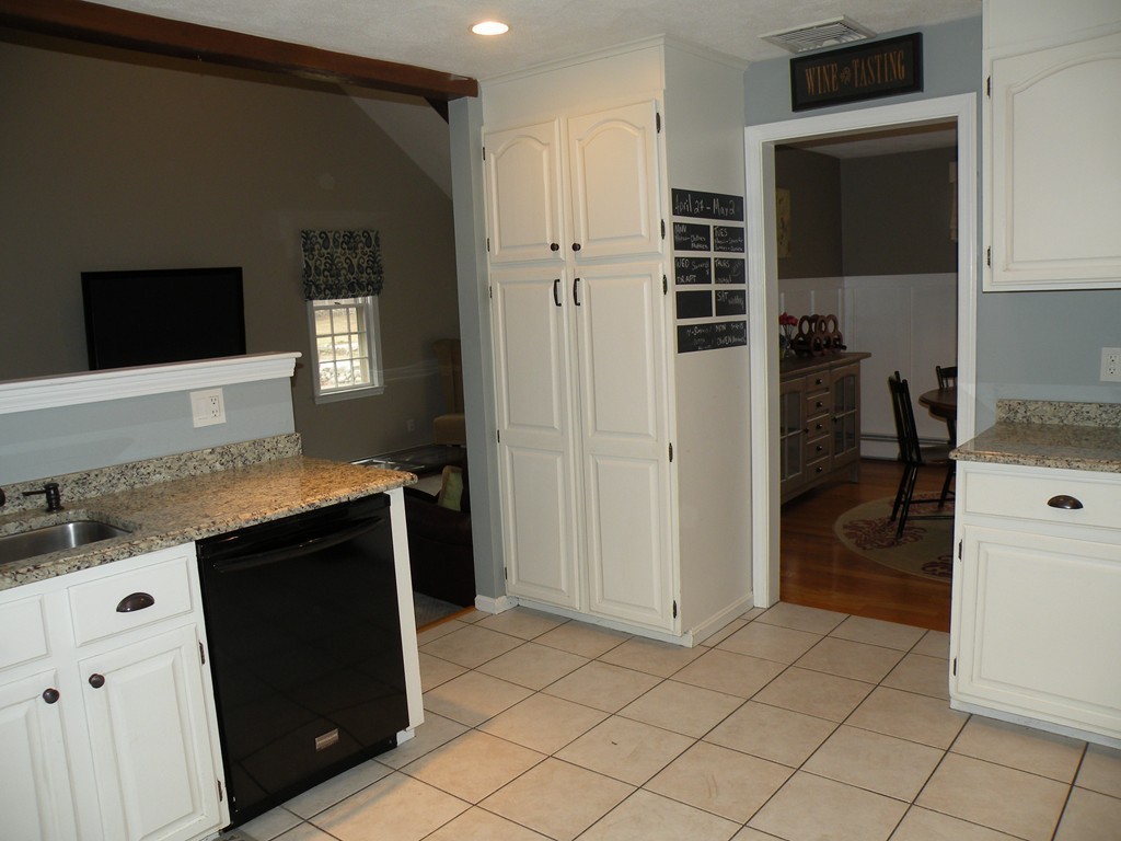 32 Robinson Road Littleton, MA 01460 - Photo 8 of 29 Gallery Image 8