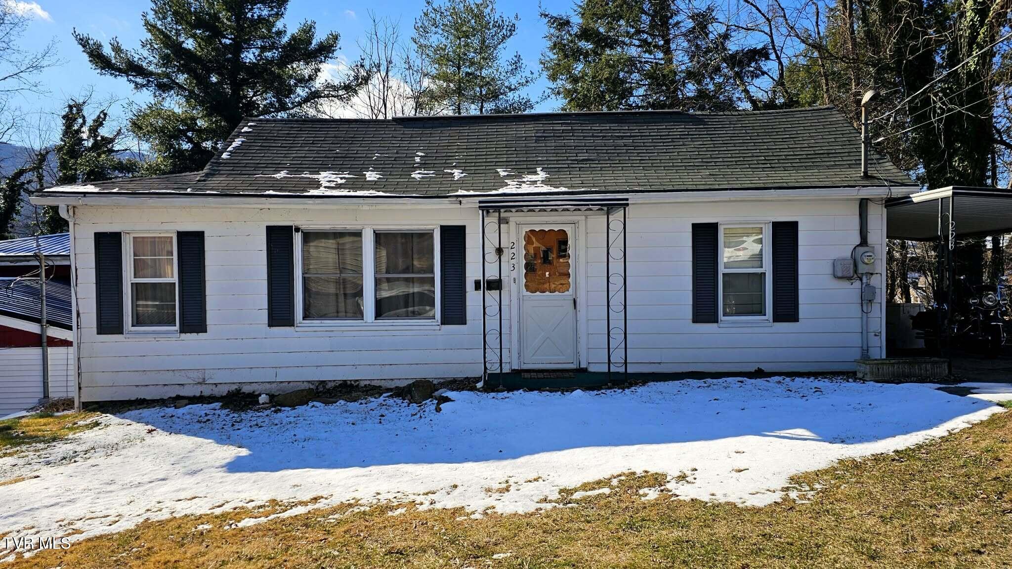 223 Craig Street Northwest Norton, VA 24273 - Photo 3 of 26 3