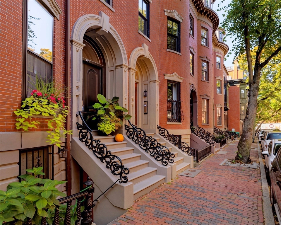 92 Waltham Street, Unit 1A Boston, MA 02118 - Photo 33 of 41 a front view of a house