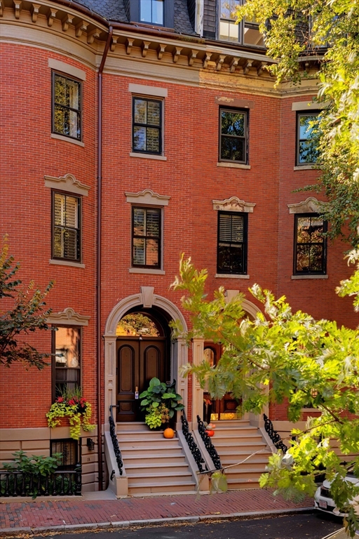 92 Waltham Street, Unit 1A Boston, MA 02118 - Photo 34 of 41 a front view of house with yard