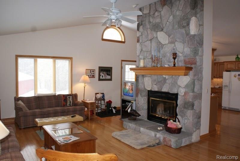 1684 Imlay City Road Lapeer, MI 48446 - Photo 41 of 55 DSC07761.JPG