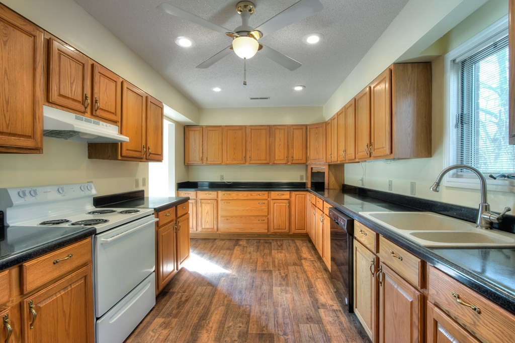 5790 Edgehill Road Sumter, SC 29154 - Photo 10 of 32