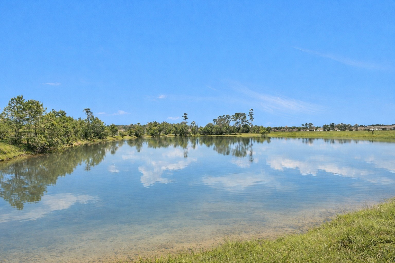 223 Shoreview Drive Conroe, TX 77303 - Photo 2 of 39