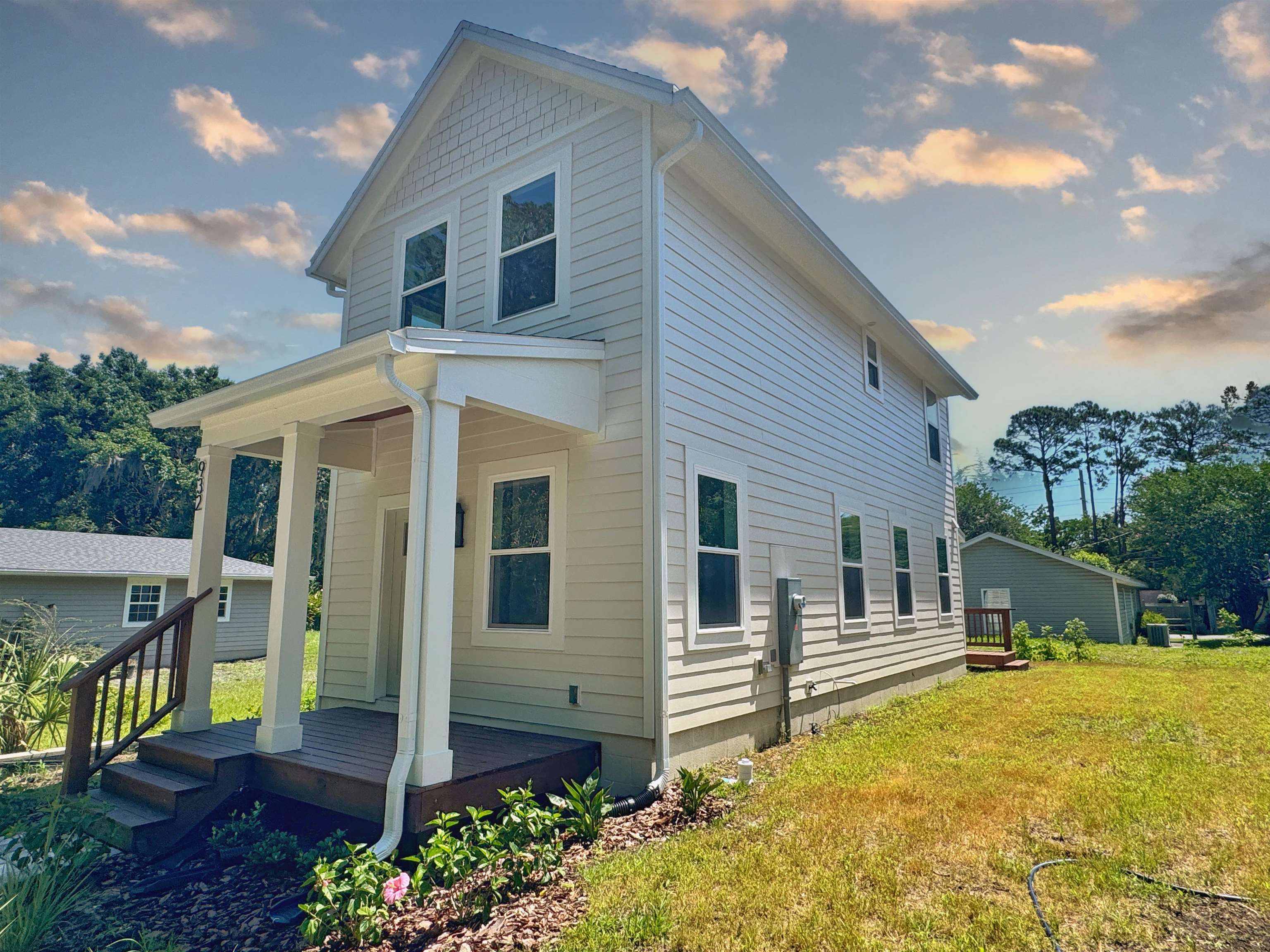 932 Alexander Street St. Augustine, FL 32084 - Photo 3 of 28 a front view of a house with garden