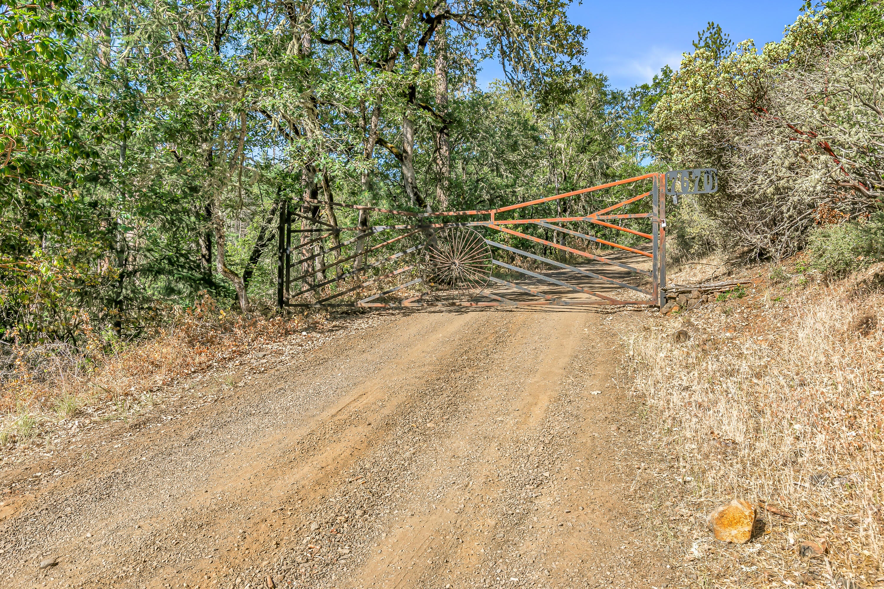 7670 East Antelope Road Eagle Point, OR 97524 - Photo 40 of 48 9R9A7916