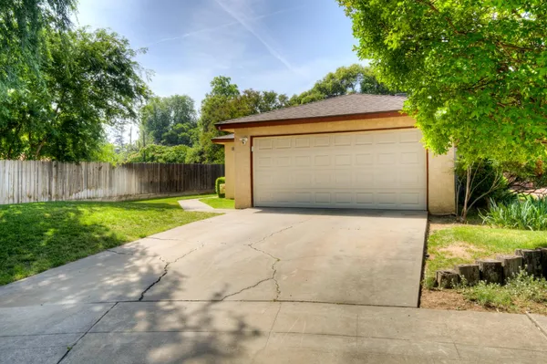 $382,200 | 5488 East Iowa Avenue, Fresno, CA 93727