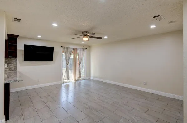 $382,200 | 5488 East Iowa Avenue, Fresno, CA 93727