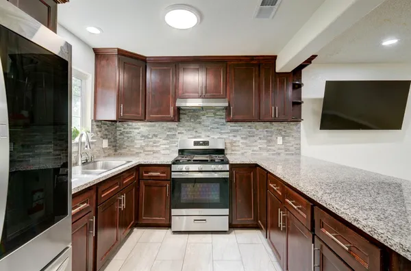 $382,200 | 5488 East Iowa Avenue, Fresno, CA 93727