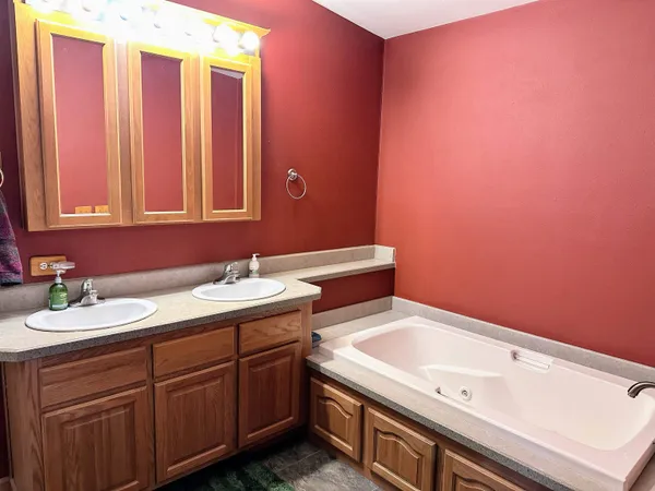 $319,000 | 368 Highpointe Loop, McGregor, IA 52157