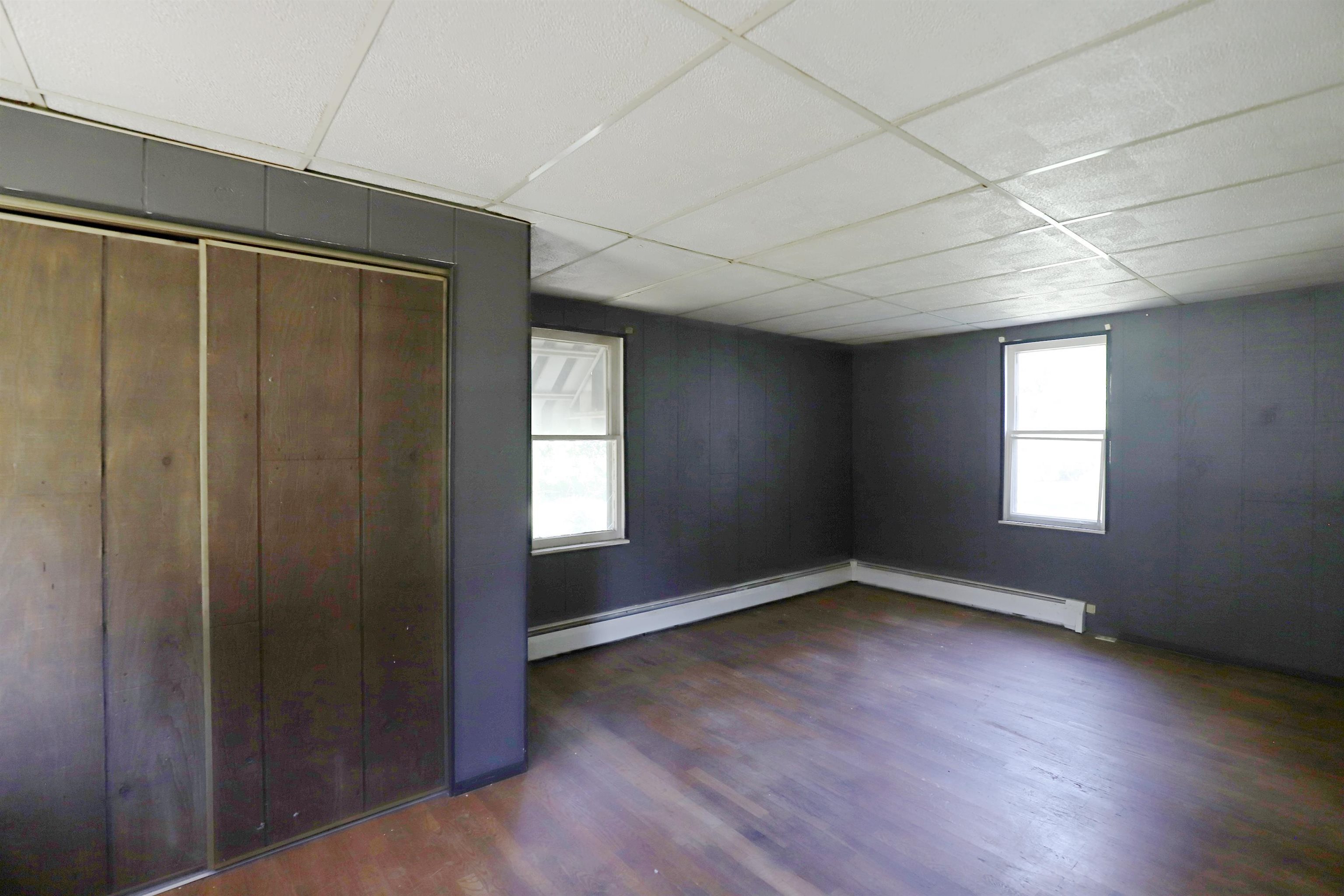 825 East River Road Flushing, MI 48433 - Photo 17 of 32