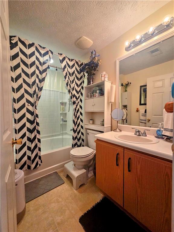5303 Par 4 Way Lithonia, GA 30038 - Photo 18 of 28 a bathroom with a sink a toilet and shower