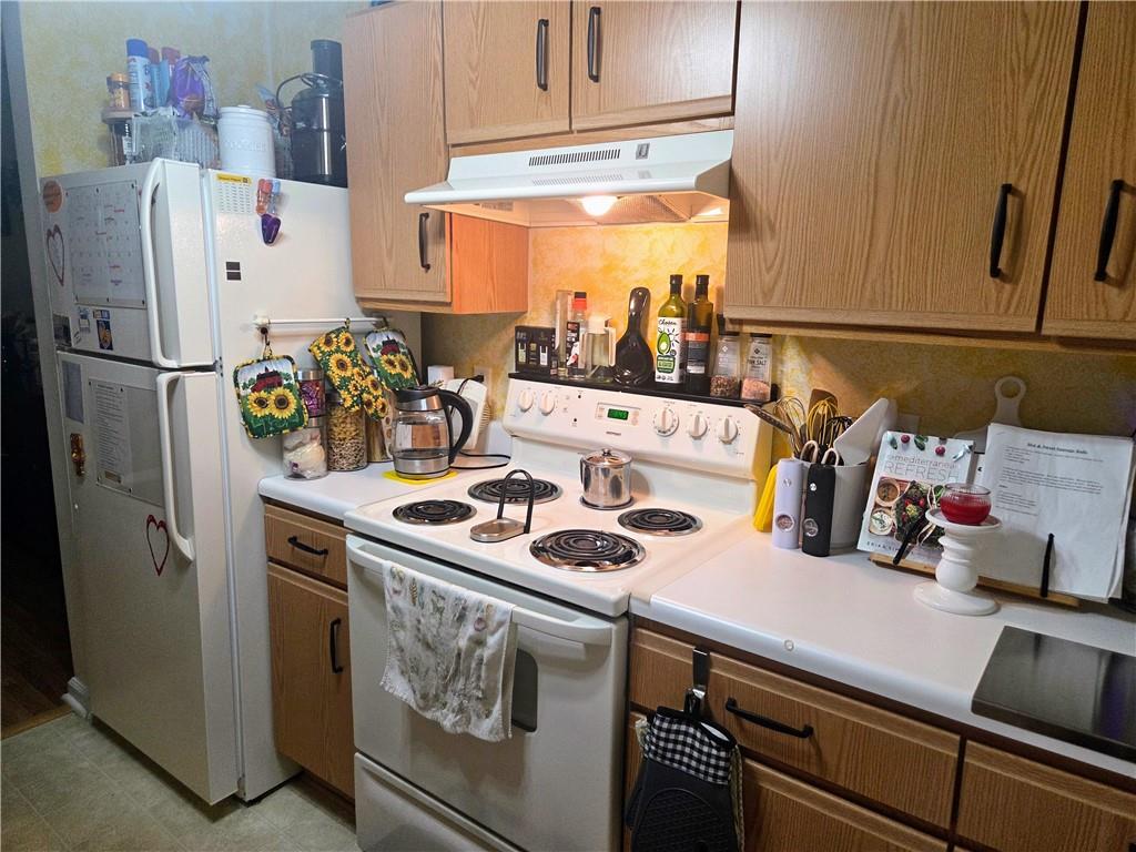 5303 Par 4 Way Lithonia, GA 30038 - Photo 10 of 28 a kitchen with a refrigerator a stove and a window