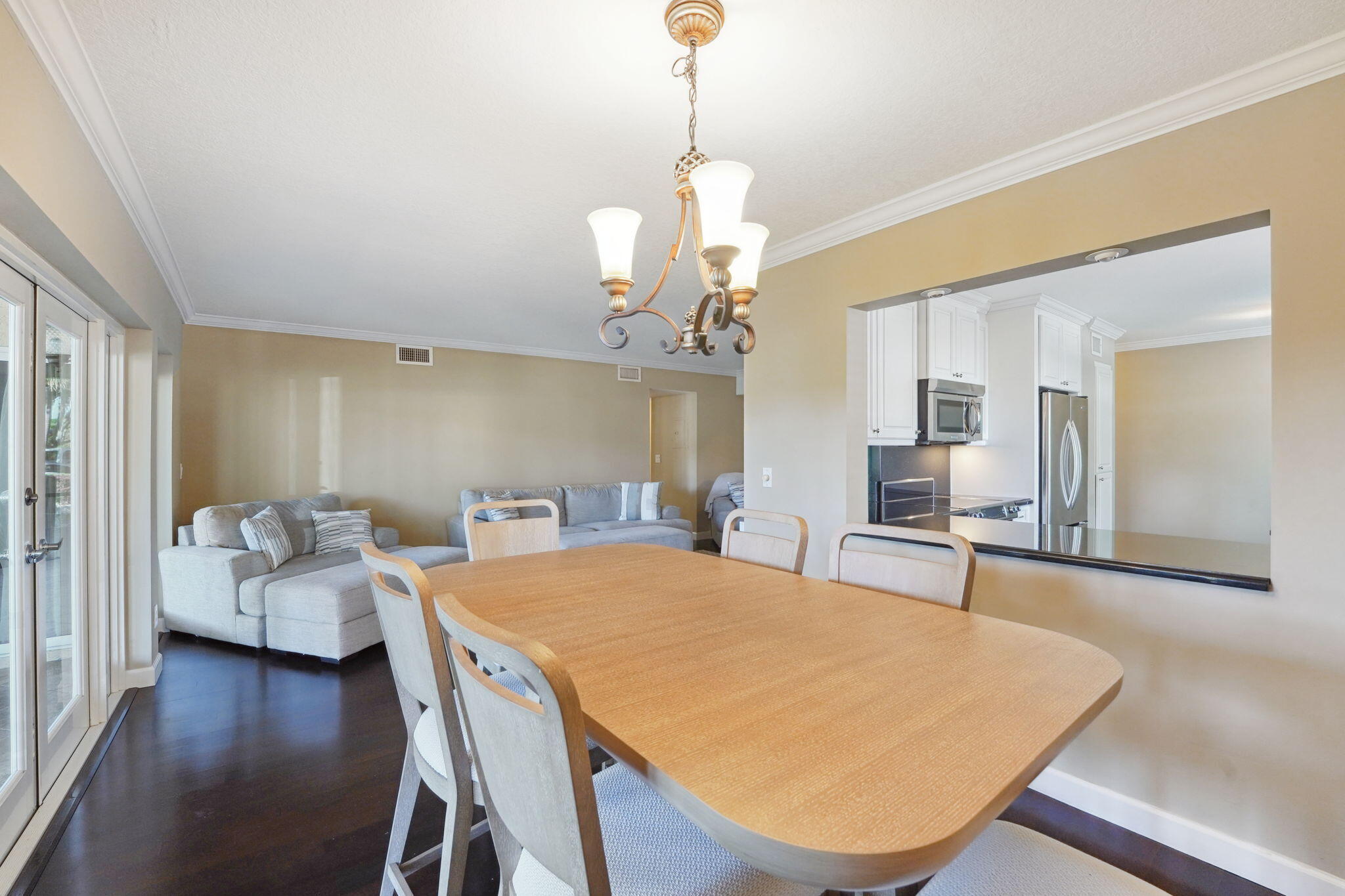 100 Pelican Pointe Drive, Unit 101 Delray Beach, FL 33483 - Photo 14 of 37 Dinning Room