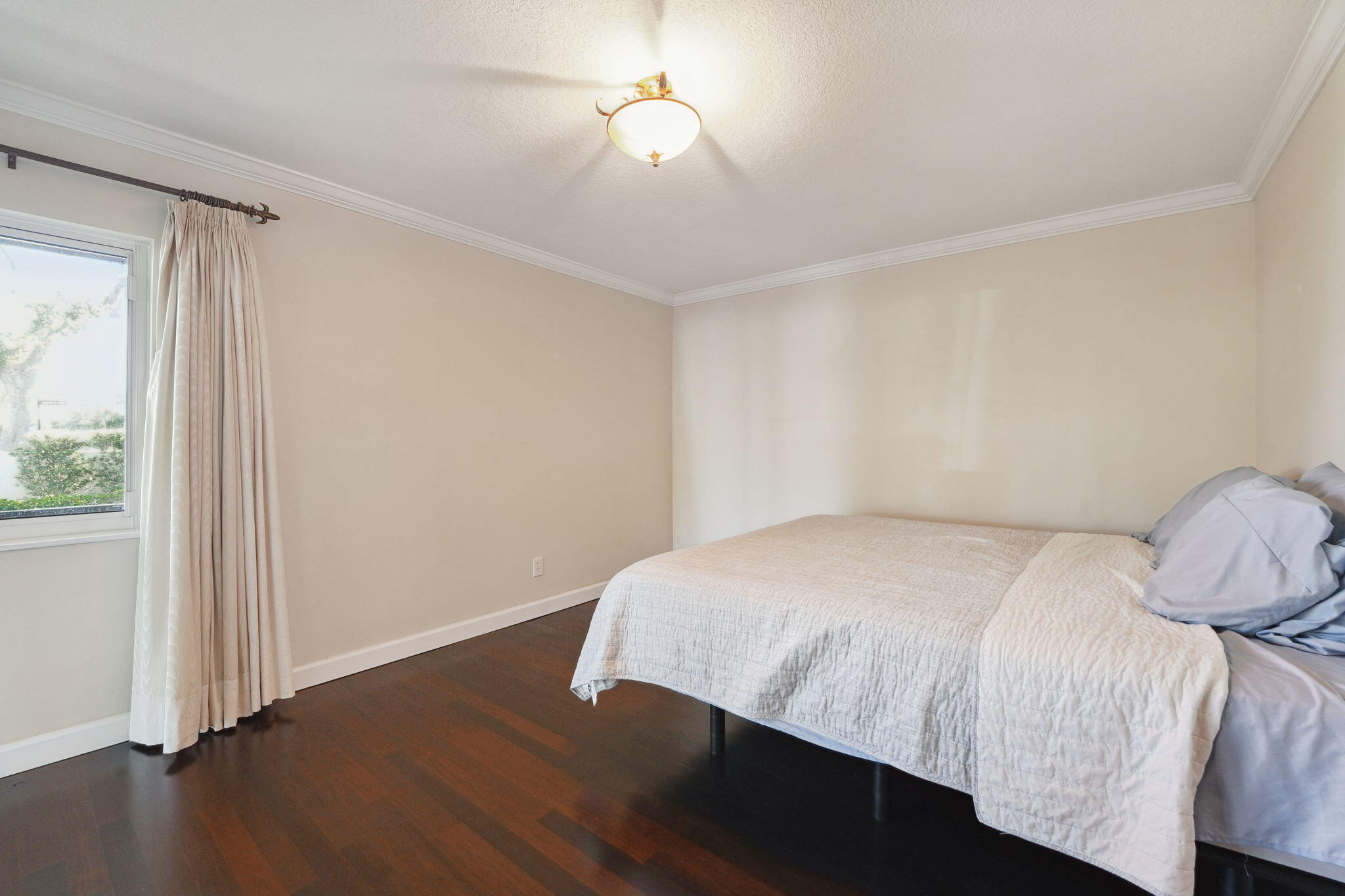 100 Pelican Pointe Drive, Unit 101 Delray Beach, FL 33483 - Photo 25 of 37 Primary Bedroom