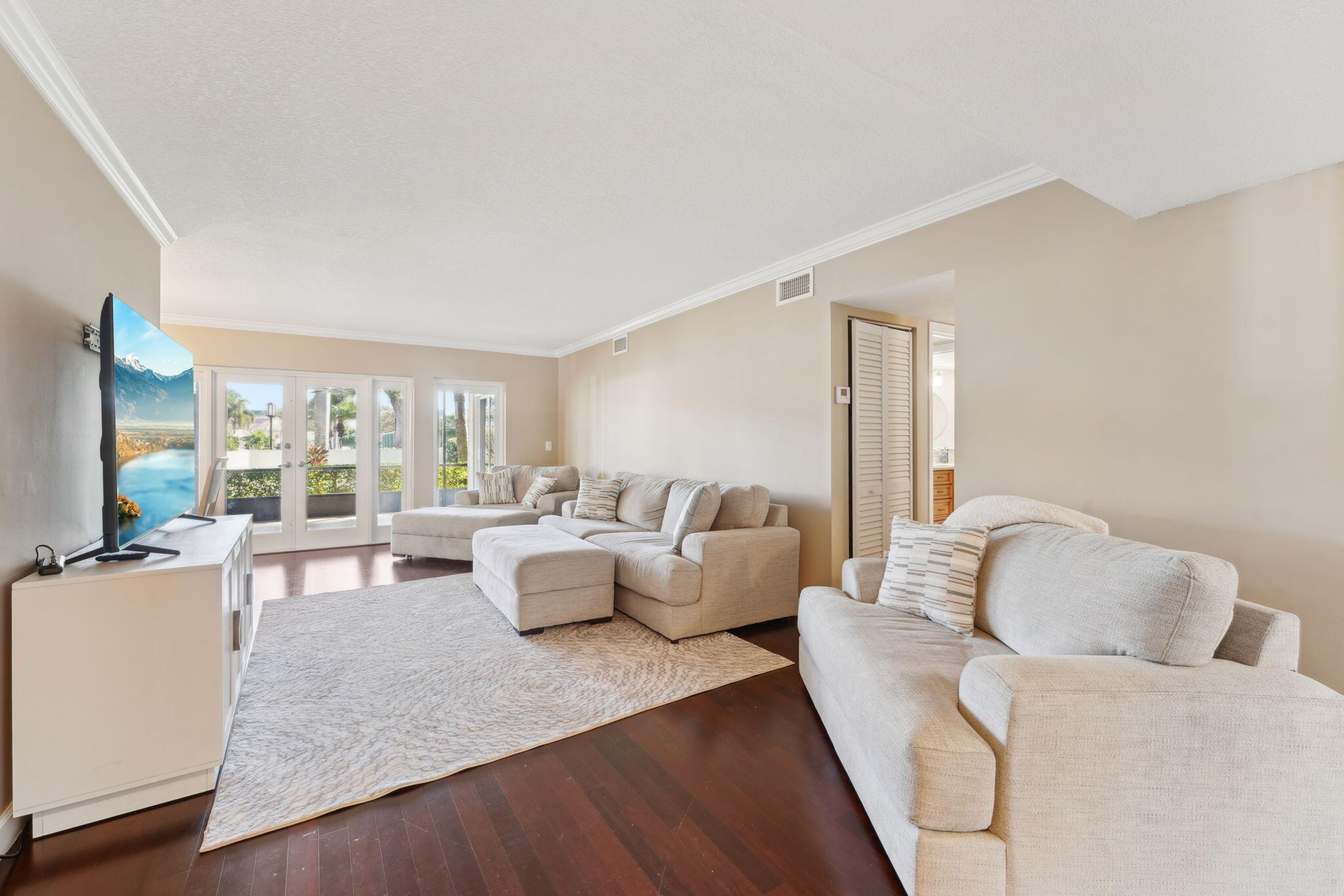 100 Pelican Pointe Drive, Unit 101 Delray Beach, FL 33483 - Photo 4 of 37 Living Room