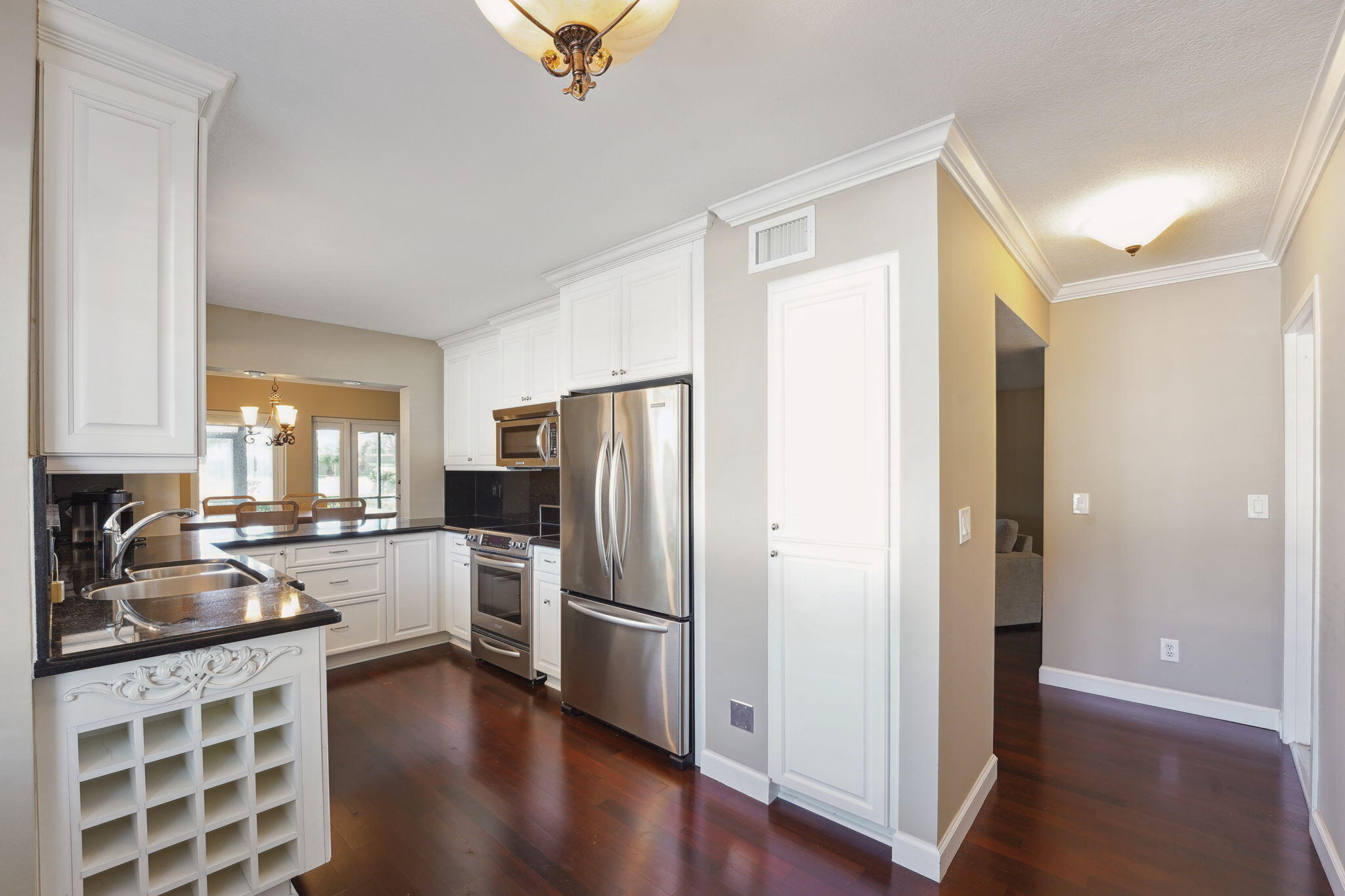 100 Pelican Pointe Drive, Unit 101 Delray Beach, FL 33483 - Photo 8 of 37 Kitchen